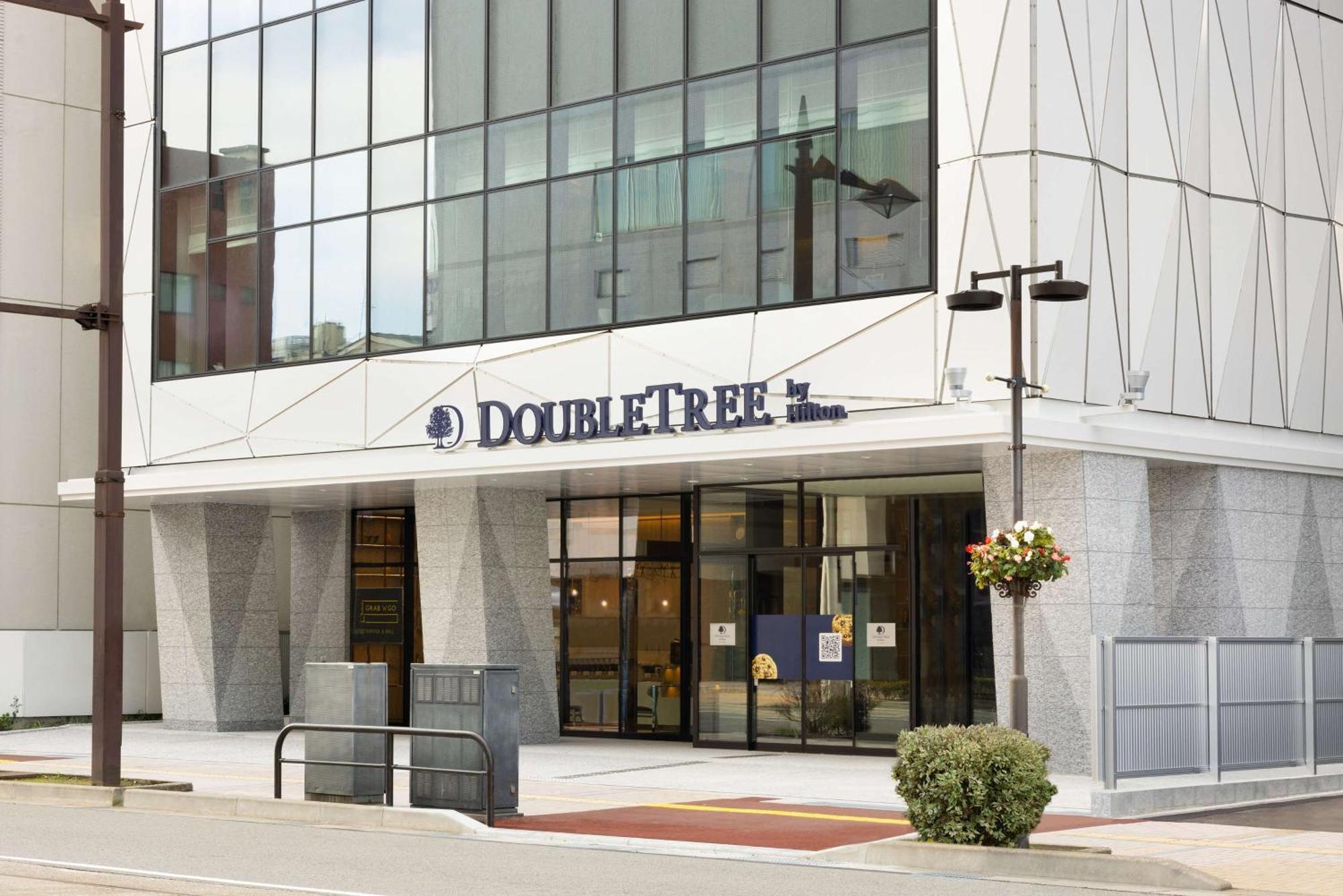 Отель Doubletree By Hilton Тояма Экстерьер фото