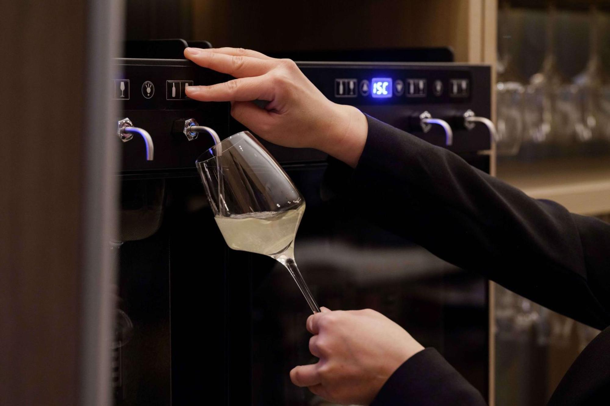 Отель Doubletree By Hilton Тояма Экстерьер фото