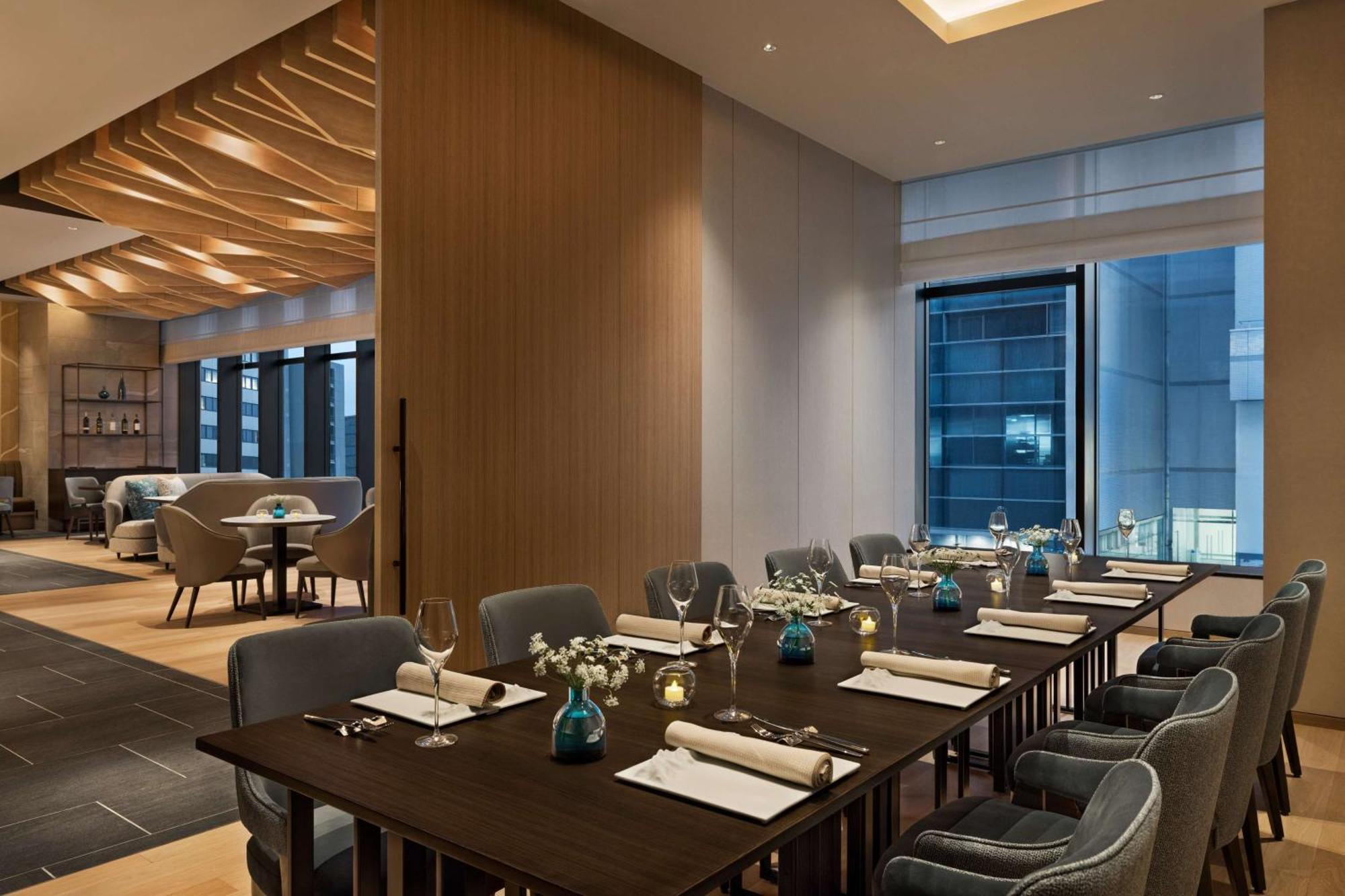 Отель Doubletree By Hilton Тояма Экстерьер фото