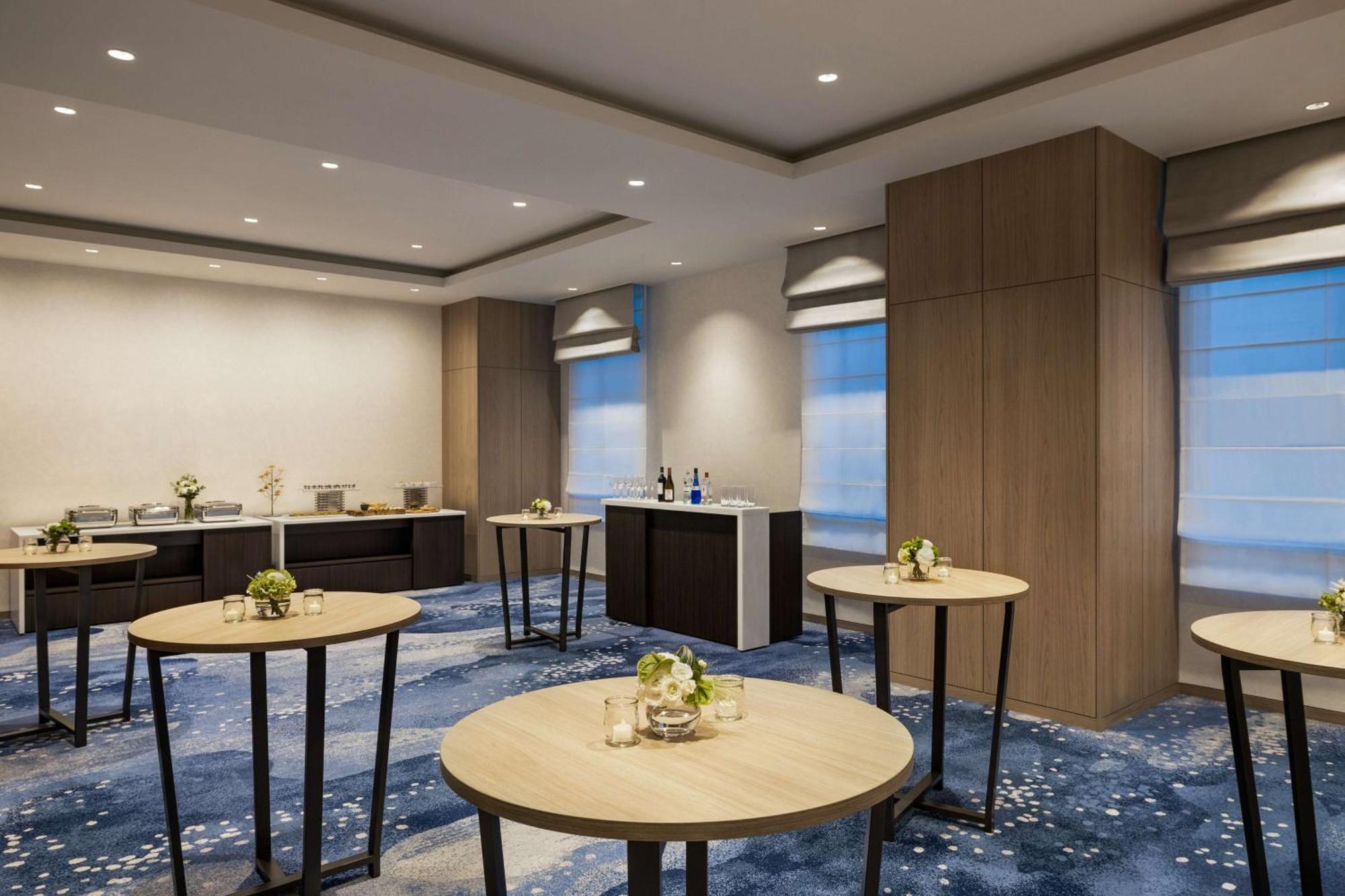 Отель Doubletree By Hilton Тояма Экстерьер фото