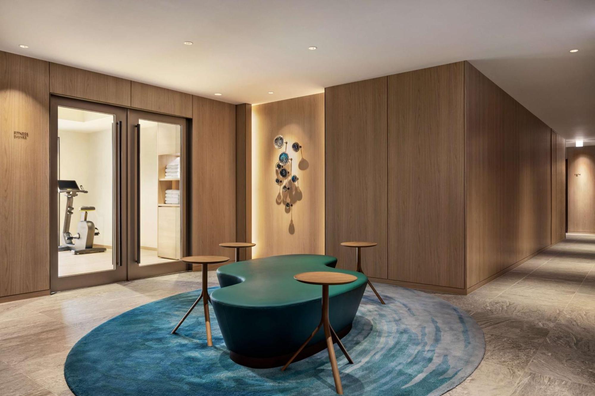 Отель Doubletree By Hilton Тояма Экстерьер фото