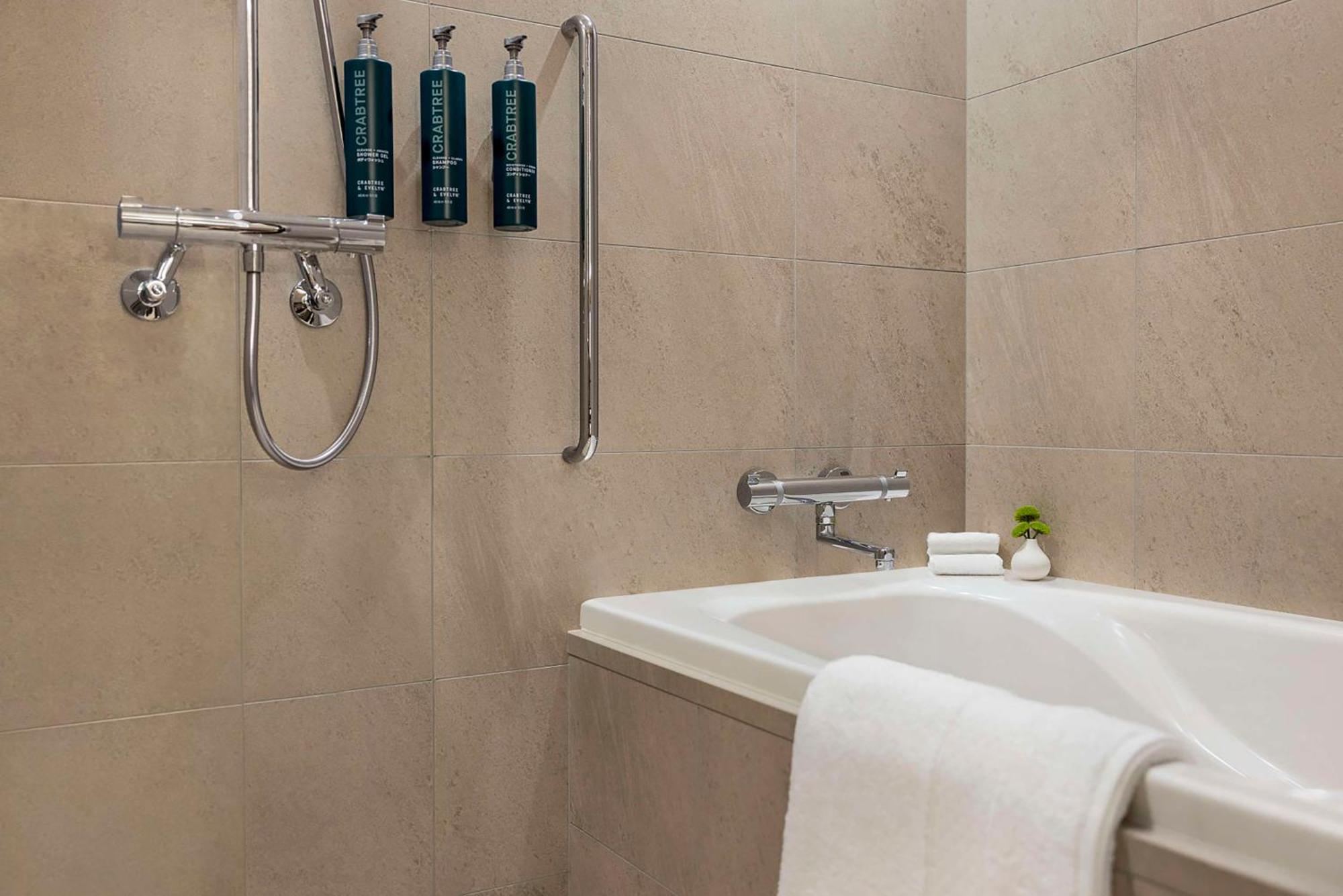 Отель Doubletree By Hilton Тояма Экстерьер фото