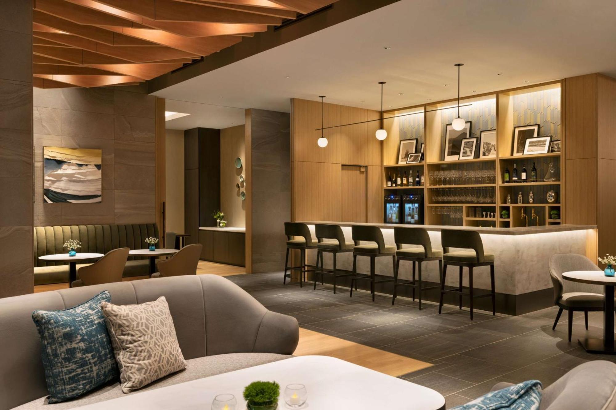Отель Doubletree By Hilton Тояма Экстерьер фото