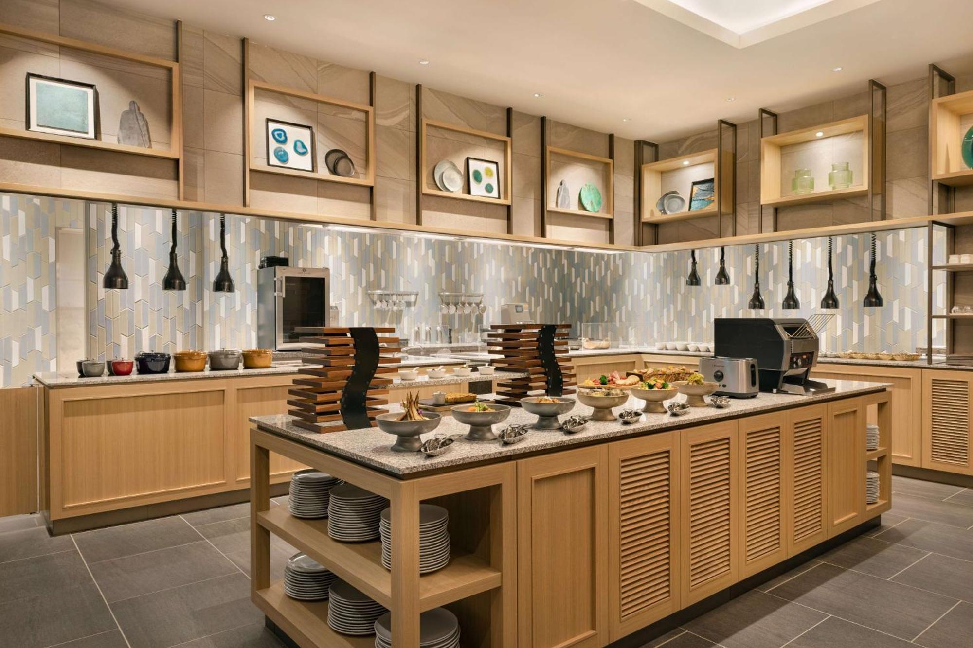 Отель Doubletree By Hilton Тояма Экстерьер фото