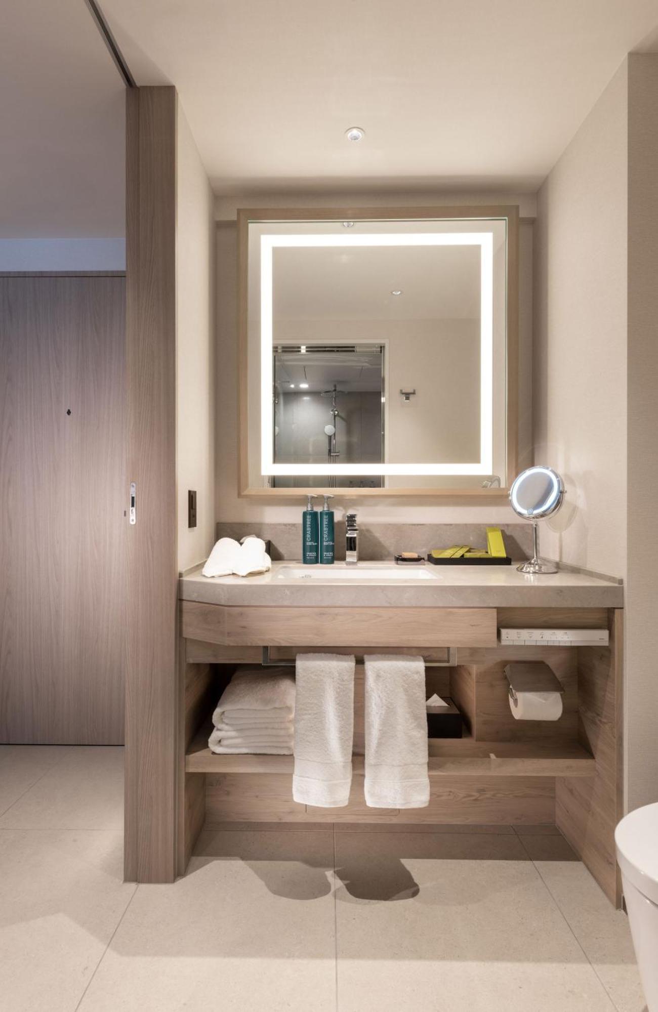 Отель Doubletree By Hilton Тояма Экстерьер фото