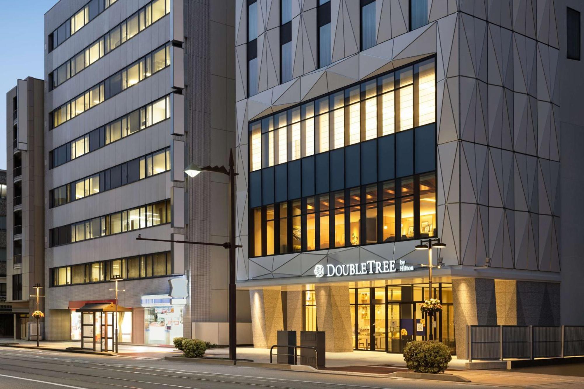 Отель Doubletree By Hilton Тояма Экстерьер фото